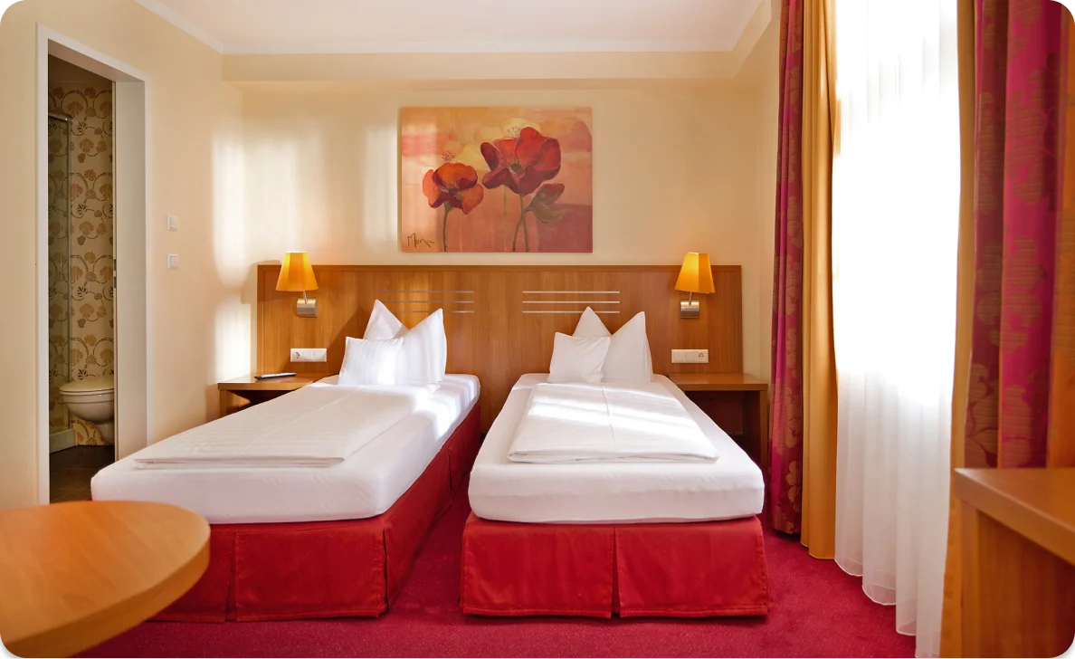 Hotelzimmer mit zwei Betten