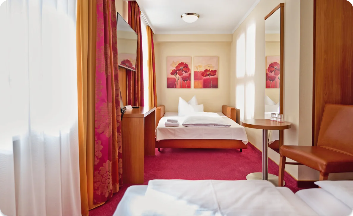 Hotelzimmer mit zwei Betten